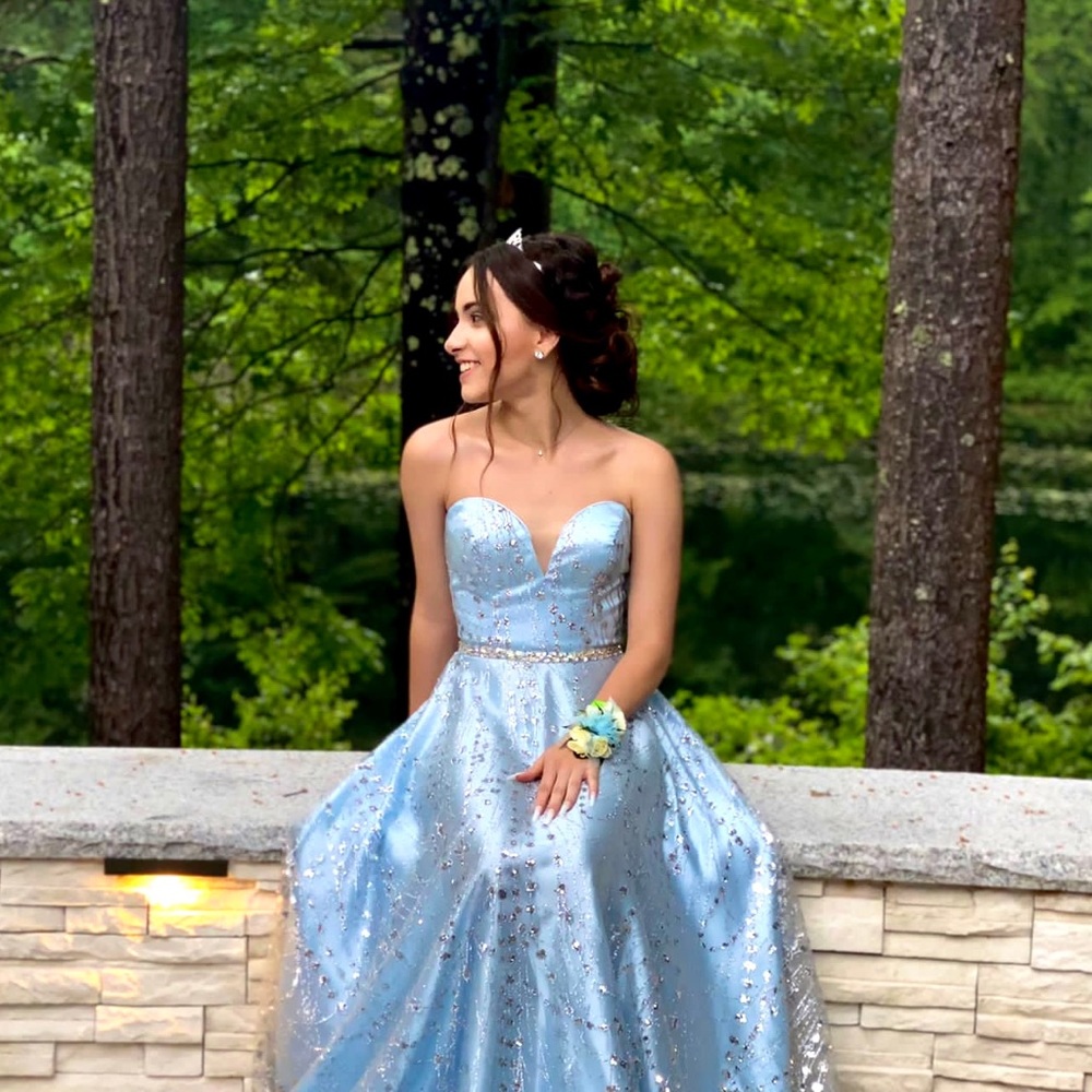 Blue prom dress with sparkling and pearls details